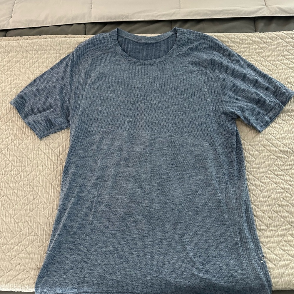 Lululemon Metal Vent Tech 2.0, Men’s Short Sleeved Blue Shirt, Size Medium